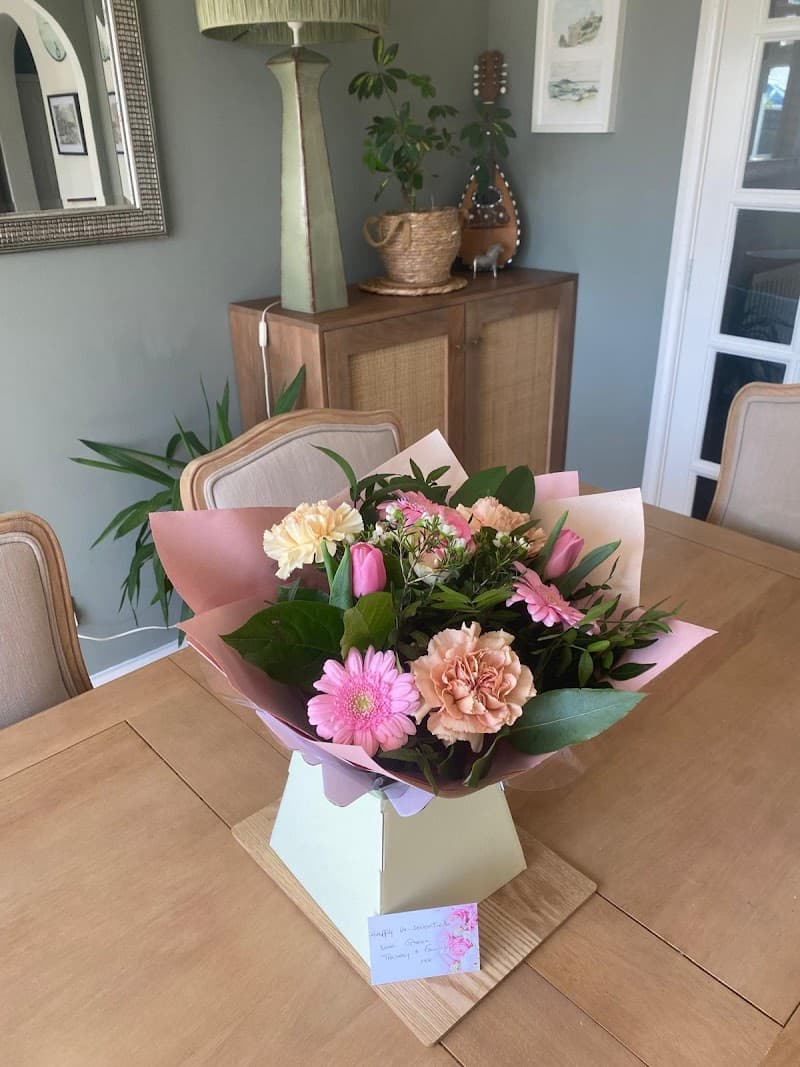 Glorious Flowers & Balloons — florists in Fareham